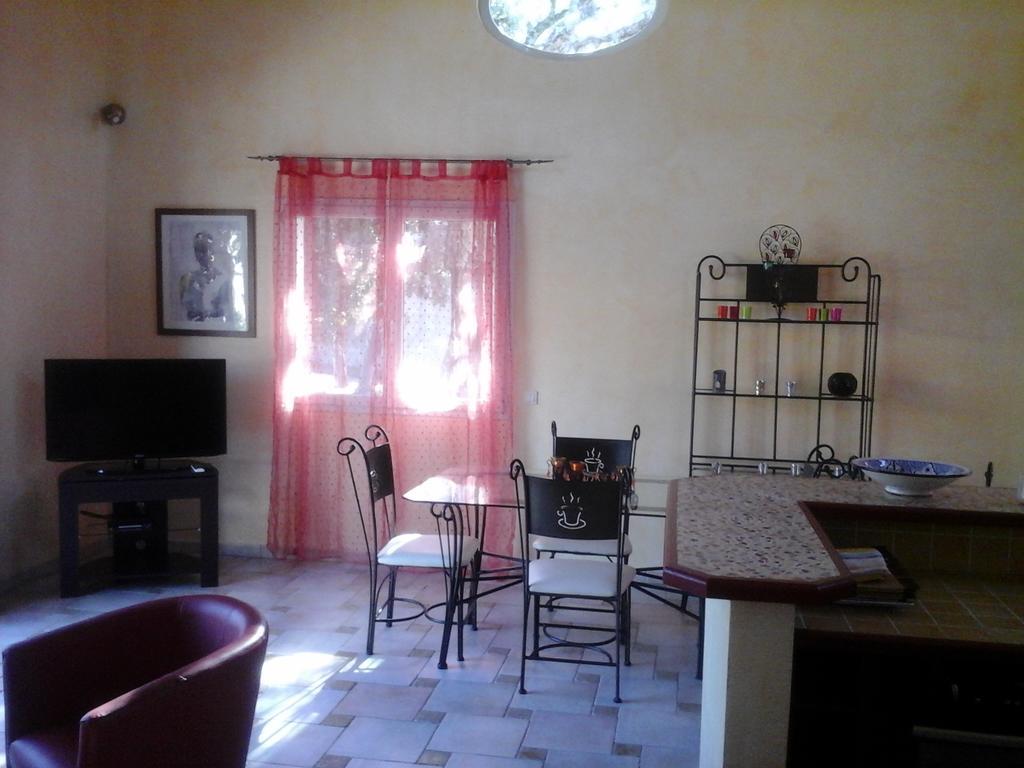 Hotel Mas Des Lys Roquebrune-sur Argens Pokój zdjęcie